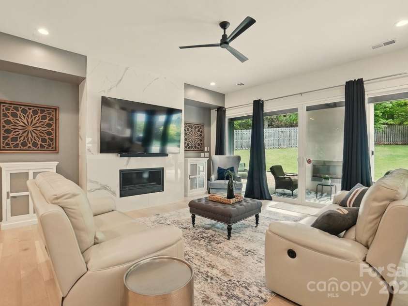 9305 Valley Road, Charlotte, NC 28270.  MLS# CAR4250707, YatesRealty ID 17486. 