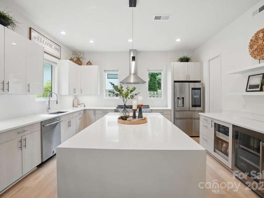 9305 Valley Road, Charlotte, NC 28270.  MLS# CAR4250707, YatesRealty ID 17486. 