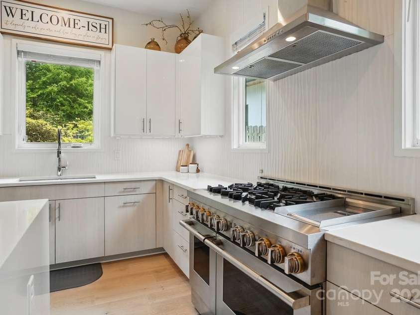 9305 Valley Road, Charlotte, NC 28270.  MLS# CAR4250707, YatesRealty ID 17486. 