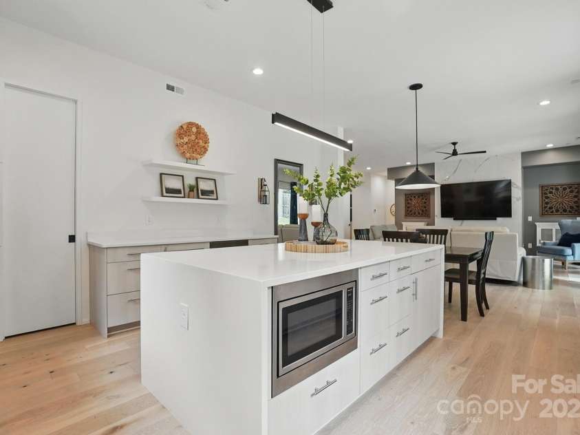 9305 Valley Road, Charlotte, NC 28270.  MLS# CAR4250707, YatesRealty ID 17486. 