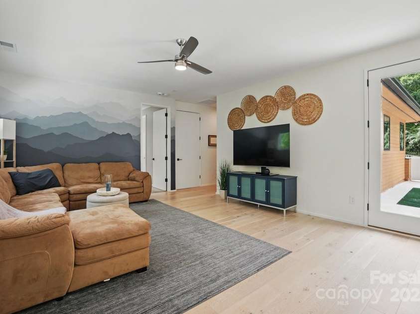 9305 Valley Road, Charlotte, NC 28270.  MLS# CAR4250707, YatesRealty ID 17486. 