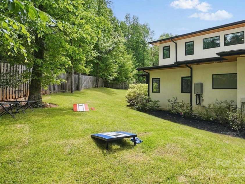 9305 Valley Road, Charlotte, NC 28270.  MLS# CAR4250707, YatesRealty ID 17486. 