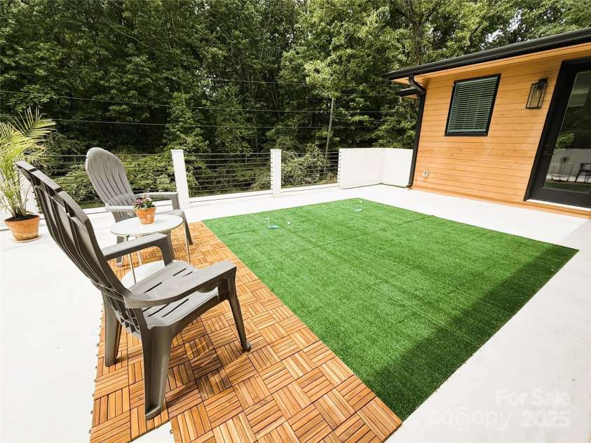 9305 Valley Road, Charlotte, NC 28270.  MLS# CAR4250707, YatesRealty ID 17486. 