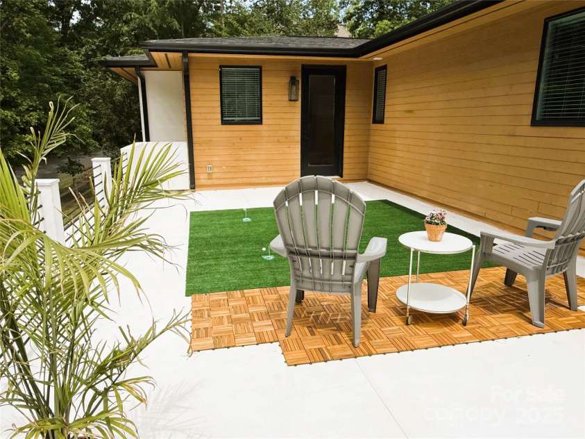 9305 Valley Road, Charlotte, NC 28270.  MLS# CAR4250707, YatesRealty ID 17486. 