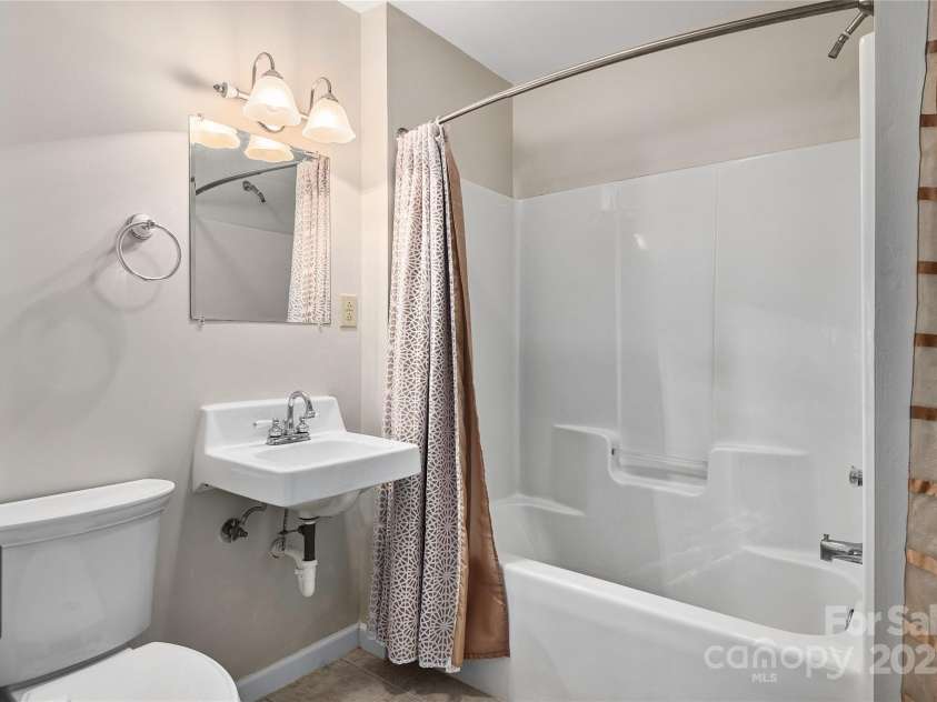 733 Hidden Hills Drive, Rutherfordton, NC 28139.  MLS# CAR4261137, YatesRealty ID 17489. Lower Level apartment full bath