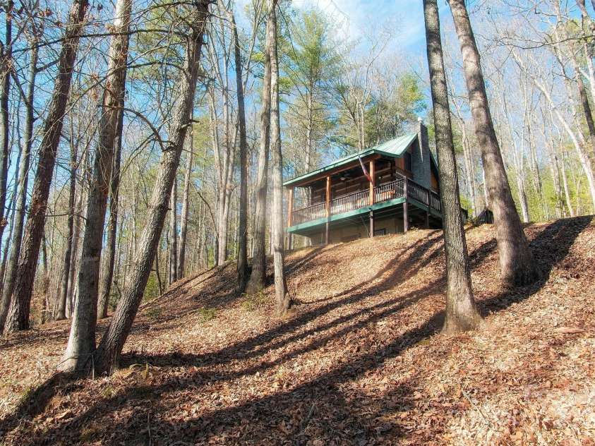 151 Pinewood Drive, Murphy, NC 28906.  MLS# CAR4232042, YatesRealty ID 1749. 