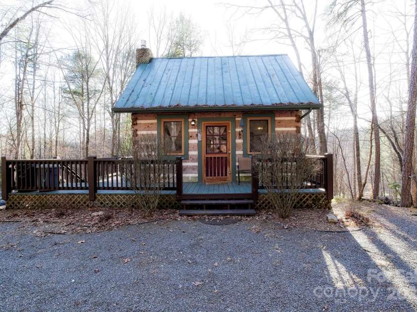 151 Pinewood Drive, Murphy, NC 28906.  MLS# CAR4232042, YatesRealty ID 1749. 