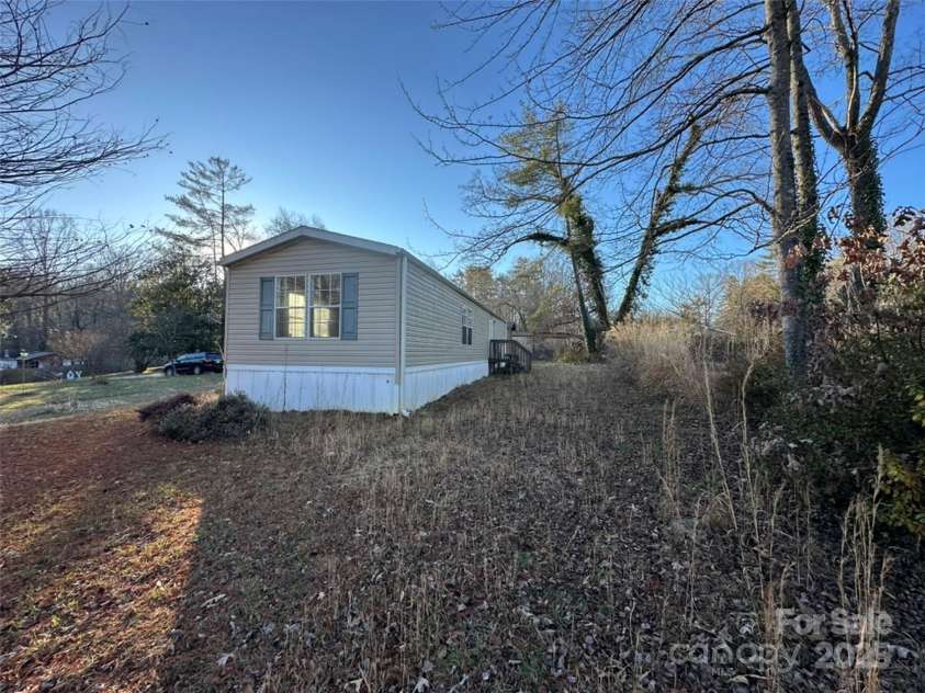 200 Rolling Oaks Drive, Hendersonville, NC 28791.  MLS# CAR4332291, YatesRealty ID 1749. 