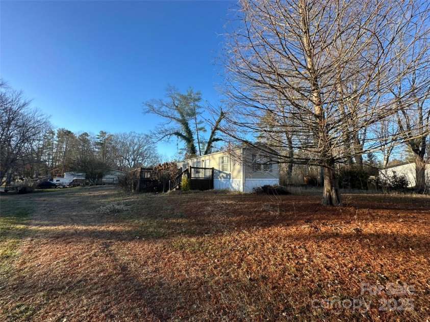 200 Rolling Oaks Drive, Hendersonville, NC 28791.  MLS# CAR4332291, YatesRealty ID 1749. 