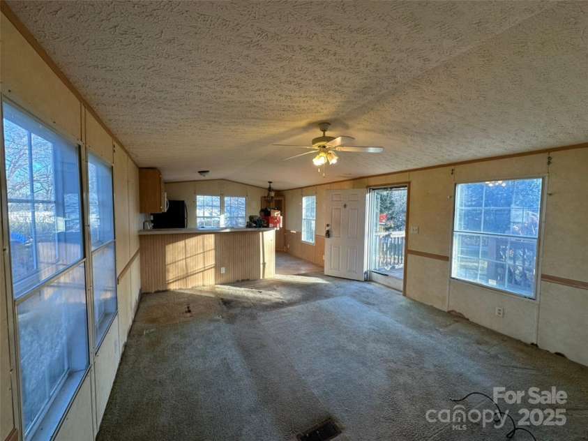 200 Rolling Oaks Drive, Hendersonville, NC 28791.  MLS# CAR4332291, YatesRealty ID 1749. 