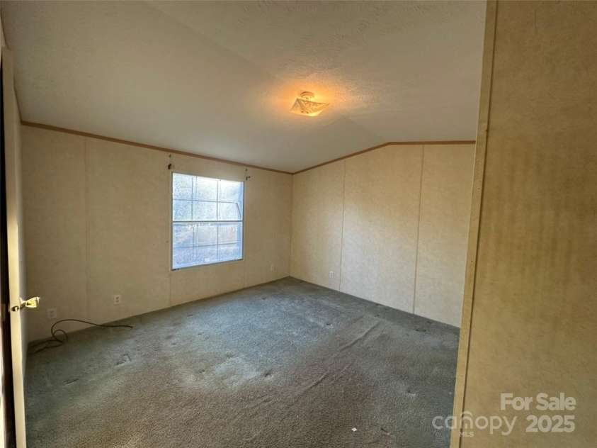 200 Rolling Oaks Drive, Hendersonville, NC 28791.  MLS# CAR4332291, YatesRealty ID 1749. 