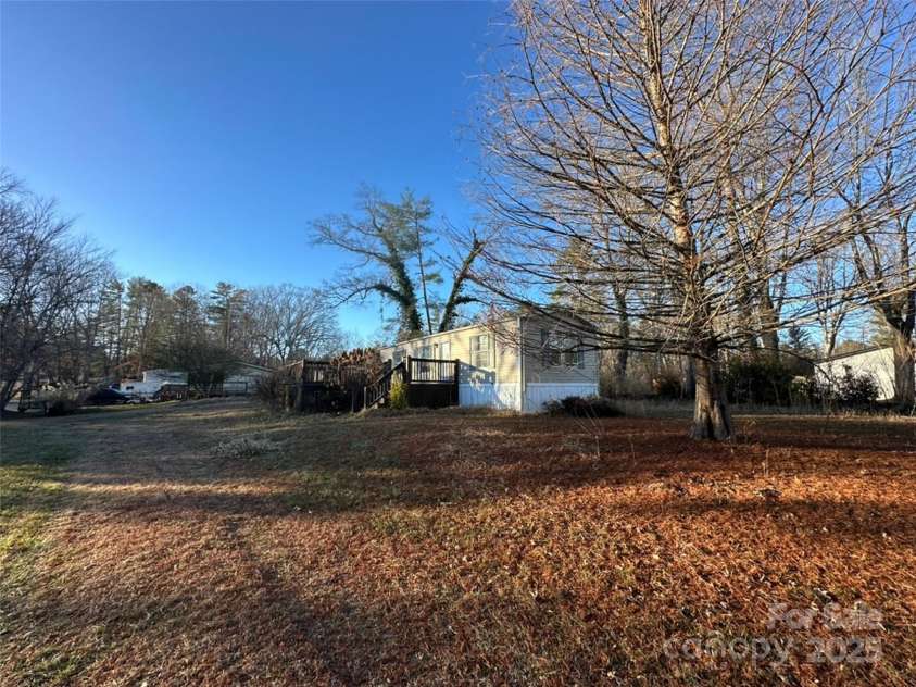 200 Rolling Oaks Drive, Hendersonville, NC 28791.  MLS# CAR4332291, YatesRealty ID 1749. 