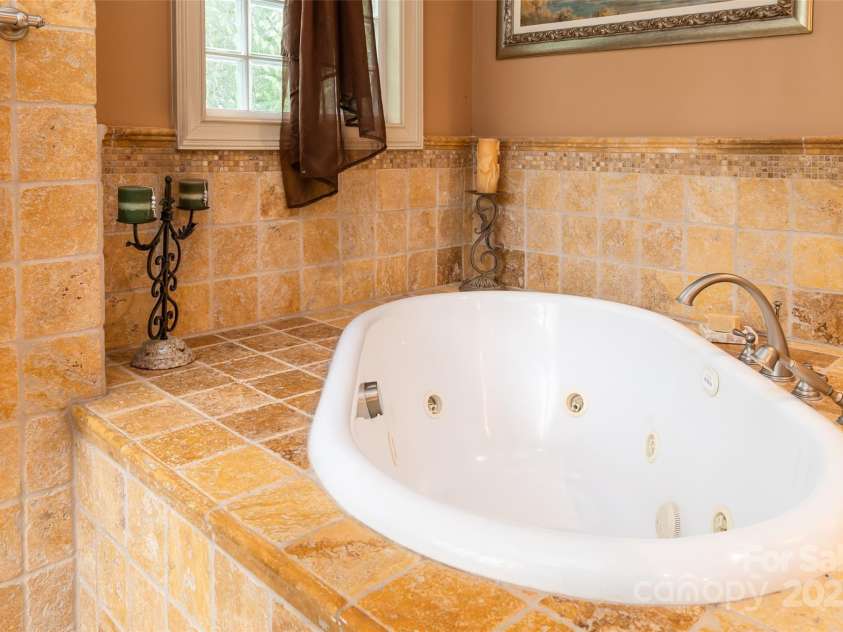 135 Sumter Drive, Mooresville, NC 28117.  MLS# CAR4252213, YatesRealty ID 17490. 
