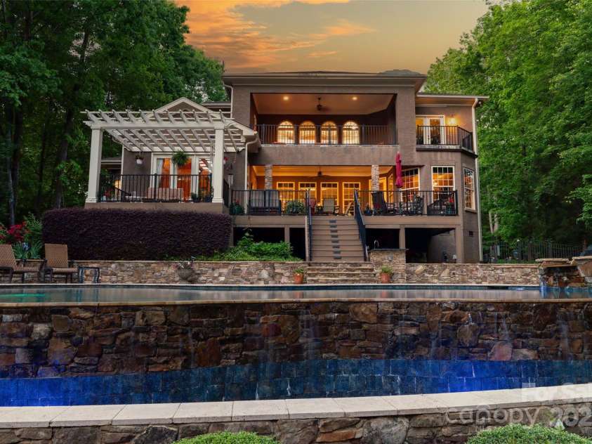 135 Sumter Drive, Mooresville, NC 28117.  MLS# CAR4252213, YatesRealty ID 17490. 
