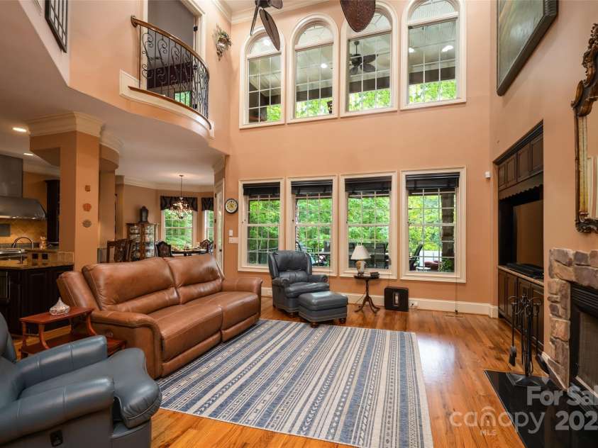 135 Sumter Drive, Mooresville, NC 28117.  MLS# CAR4252213, YatesRealty ID 17490. A breathtaking two-story great room with soaring ceilings framed by accent lighting.