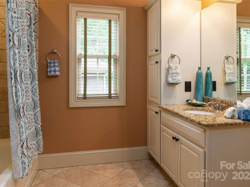 135 Sumter Drive, Mooresville, NC 28117.  MLS# CAR4252213, YatesRealty ID 17490. Full bath on upper level serves bedrooms 3 and 4.
