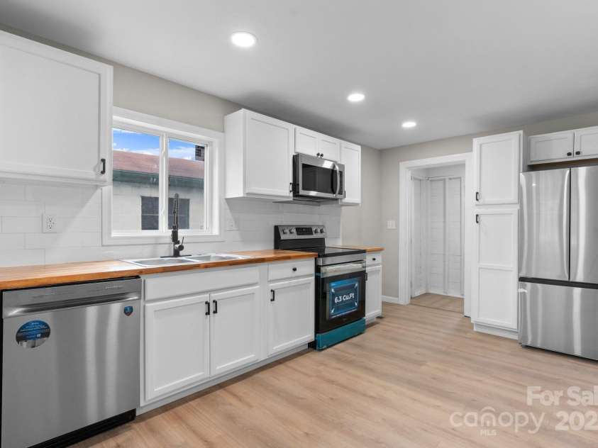 1440 10TH Avenue, Hickory, NC 28602.  MLS# CAR4257463, YatesRealty ID 17491. 