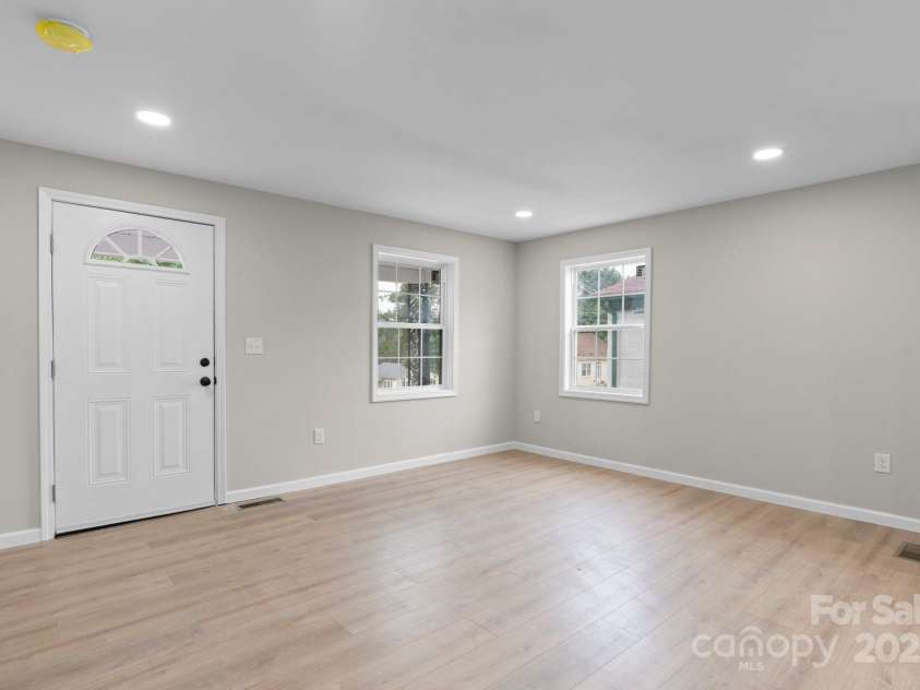 1440 10TH Avenue, Hickory, NC 28602.  MLS# CAR4257463, YatesRealty ID 17491. 