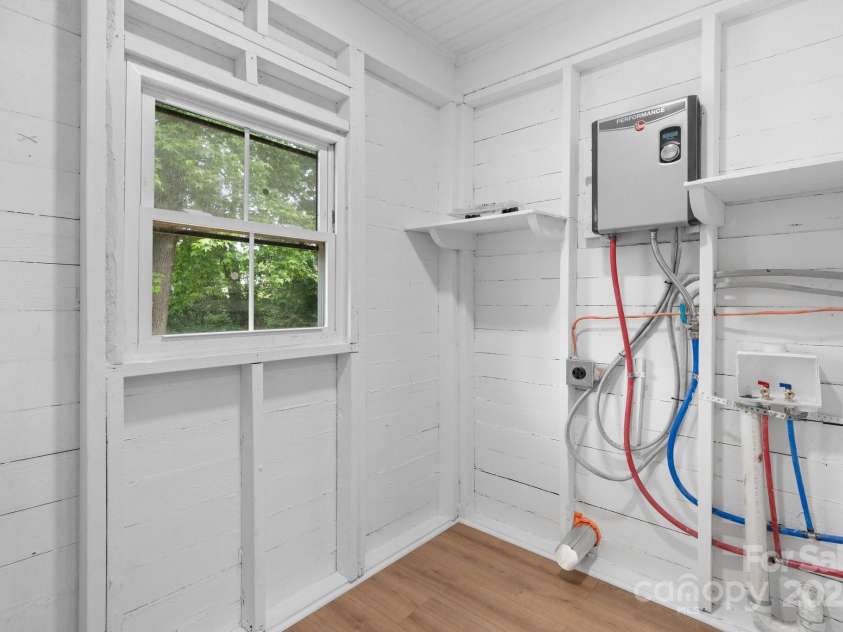 1440 10TH Avenue, Hickory, NC 28602.  MLS# CAR4257463, YatesRealty ID 17491. 