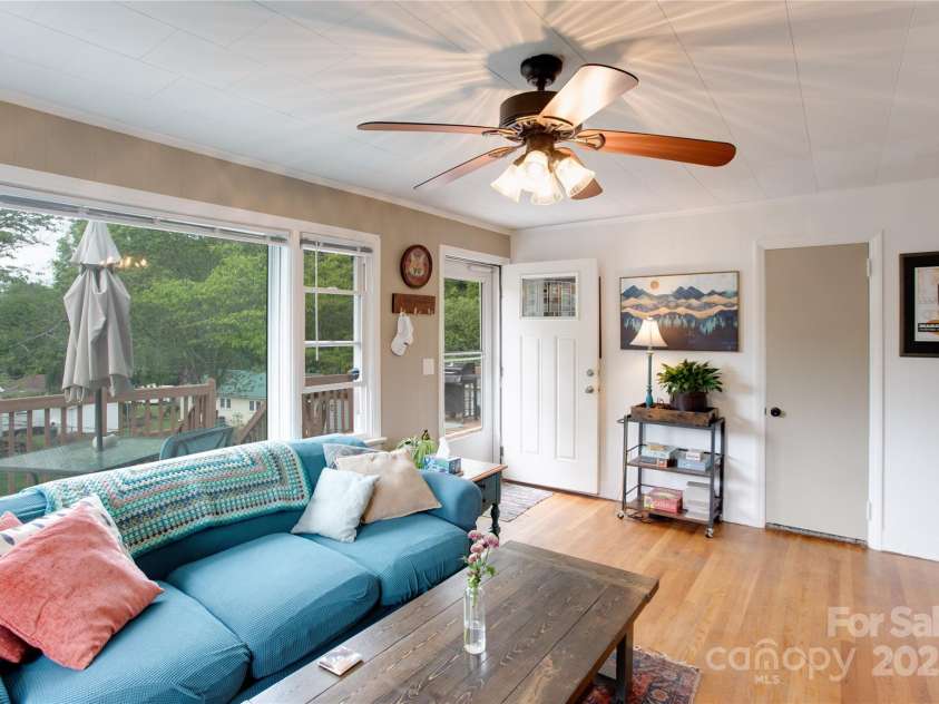 407 Valley View Circle, Waynesville, NC 28786.  MLS# CAR4259161, YatesRealty ID 17492. Living room to deck