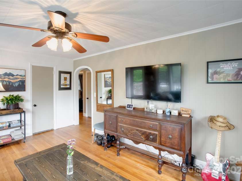 407 Valley View Circle, Waynesville, NC 28786.  MLS# CAR4259161, YatesRealty ID 17492. Living room to hall and kitchen