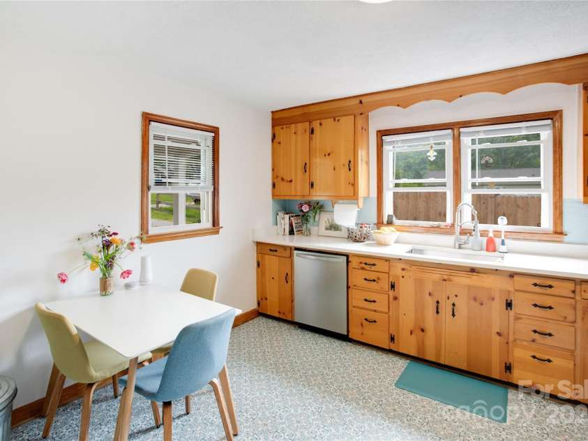 407 Valley View Circle, Waynesville, NC 28786.  MLS# CAR4259161, YatesRealty ID 17492. Original handcrafted solid wood cabinetry