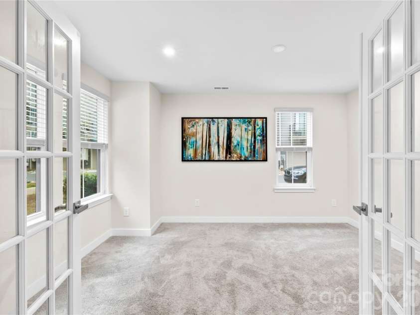 563 Nantahala Drive, Charlotte, NC 28211.  MLS# CAR4337301, YatesRealty ID 17492. 