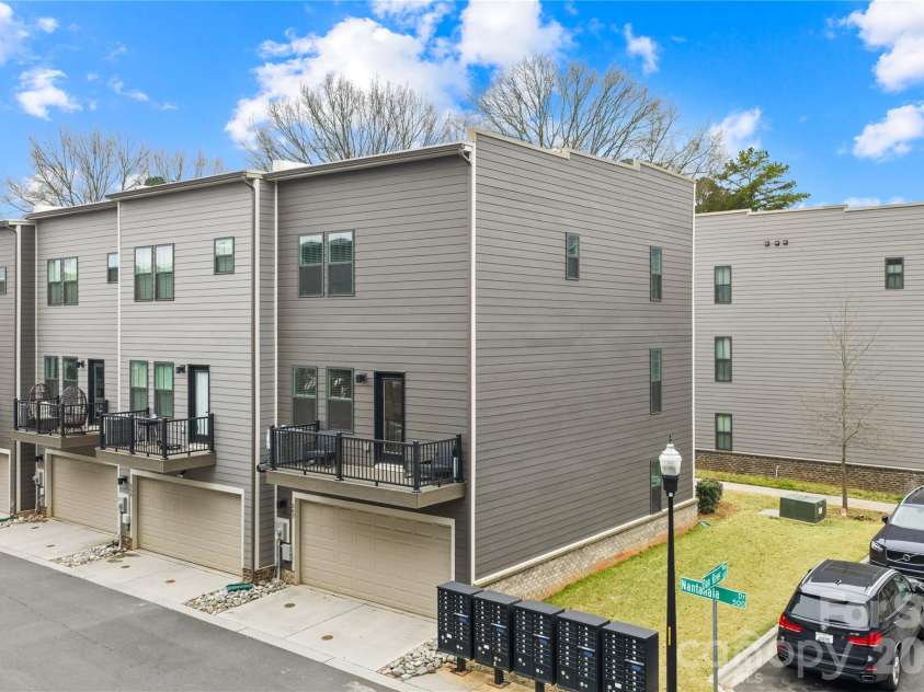 563 Nantahala Drive, Charlotte, NC 28211.  MLS# CAR4337301, YatesRealty ID 17492. 