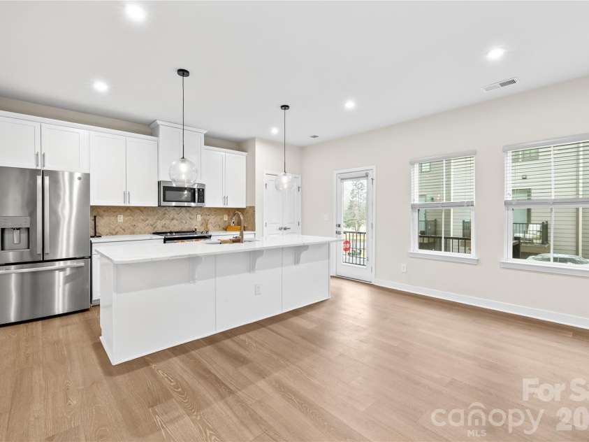 563 Nantahala Drive, Charlotte, NC 28211.  MLS# CAR4337301, YatesRealty ID 17492. 