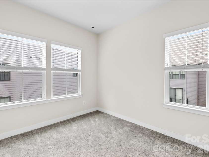 563 Nantahala Drive, Charlotte, NC 28211.  MLS# CAR4337301, YatesRealty ID 17492. Bed 2