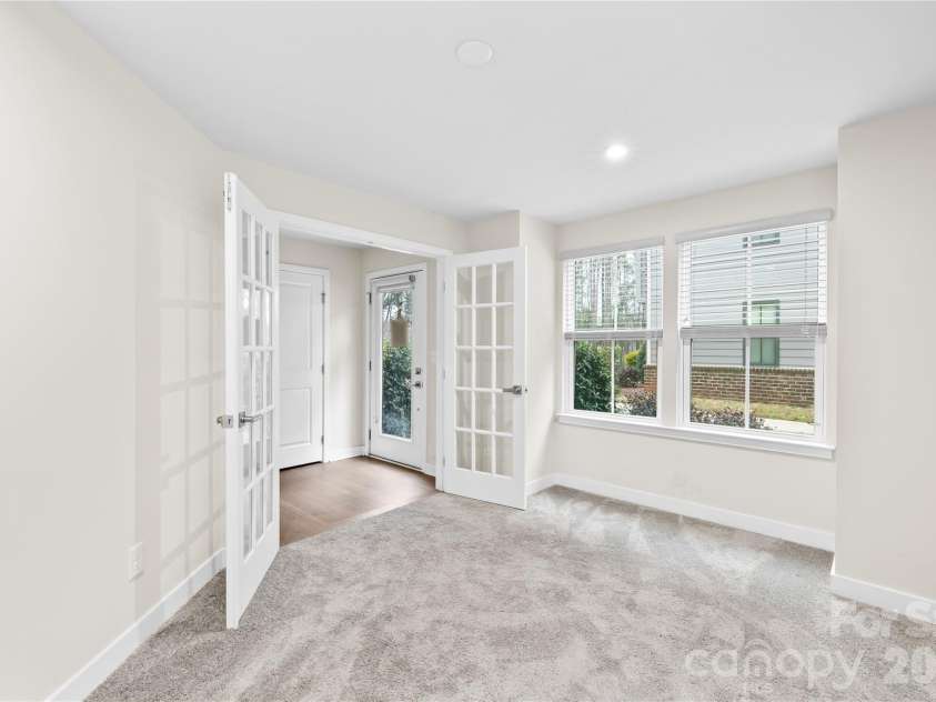 563 Nantahala Drive, Charlotte, NC 28211.  MLS# CAR4337301, YatesRealty ID 17492. Office / Incredible workspace