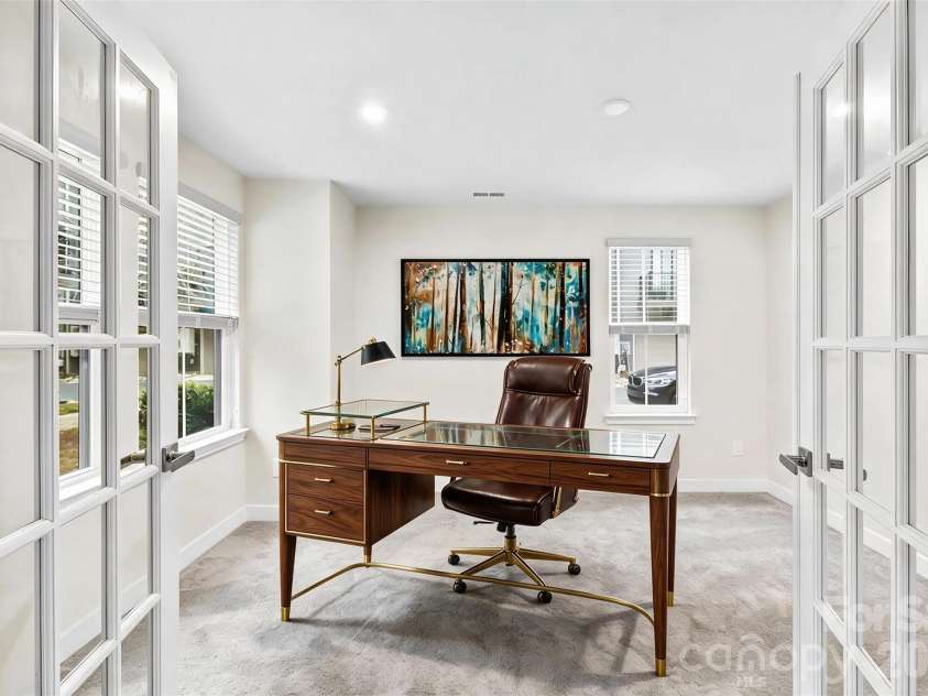 563 Nantahala Drive, Charlotte, NC 28211.  MLS# CAR4337301, YatesRealty ID 17492. Office / Incredible workspace