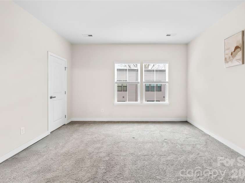 563 Nantahala Drive, Charlotte, NC 28211.  MLS# CAR4337301, YatesRealty ID 17492. Prim bed