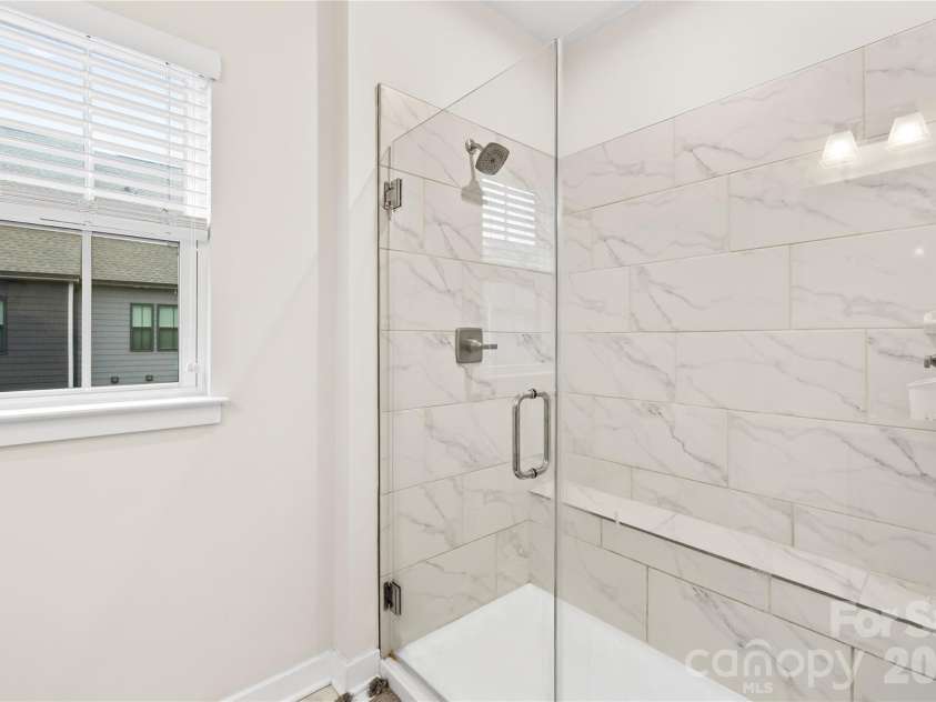 563 Nantahala Drive, Charlotte, NC 28211.  MLS# CAR4337301, YatesRealty ID 17492. Primary bath