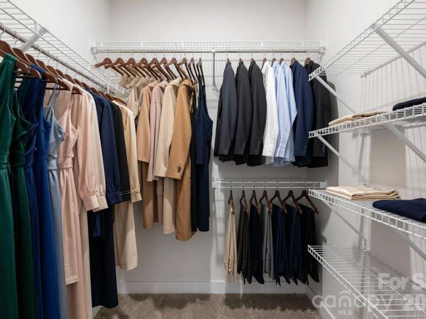 563 Nantahala Drive, Charlotte, NC 28211.  MLS# CAR4337301, YatesRealty ID 17492. Primary closet!!!