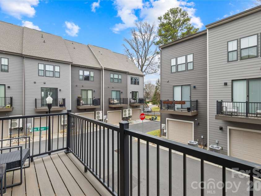 563 Nantahala Drive, Charlotte, NC 28211.  MLS# CAR4421932, YatesRealty ID 17492. Main level balcony