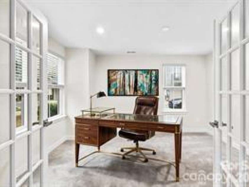 563 Nantahala Drive, Charlotte, NC 28211.  MLS# CAR4421932, YatesRealty ID 17492. Office