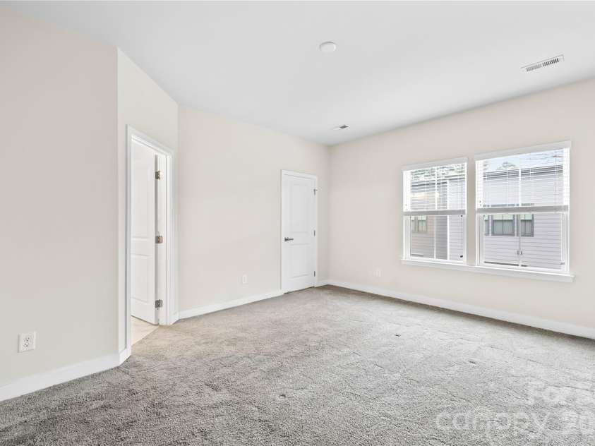 563 Nantahala Drive, Charlotte, NC 28211.  MLS# CAR4421932, YatesRealty ID 17492. Primary bedroom