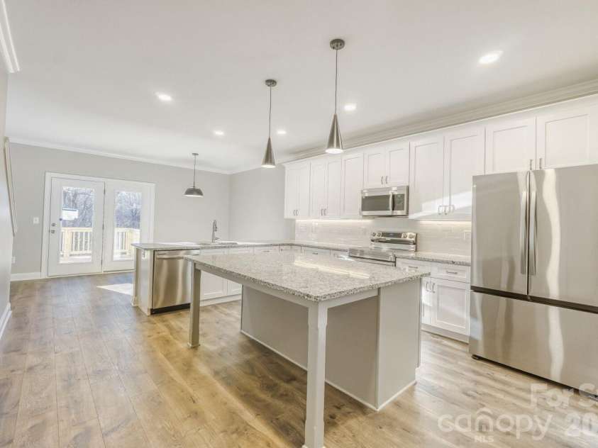 111 Marshdale Avenue, Concord, NC 28025.  MLS# CAR4344379, YatesRealty ID 17493. Kitchen 01