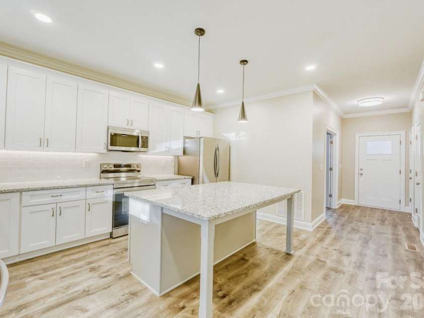 111 Marshdale Avenue, Concord, NC 28025.  MLS# CAR4344379, YatesRealty ID 17493. Kitchen 02