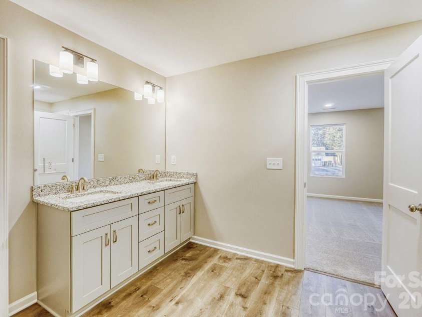 111 Marshdale Avenue, Concord, NC 28025.  MLS# CAR4344379, YatesRealty ID 17493. Primary Bathroom