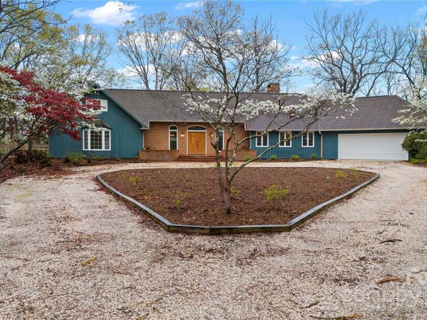 1476 New Market Road, Tryon, NC 28782.  MLS# CAR4244109, YatesRealty ID 17493. 