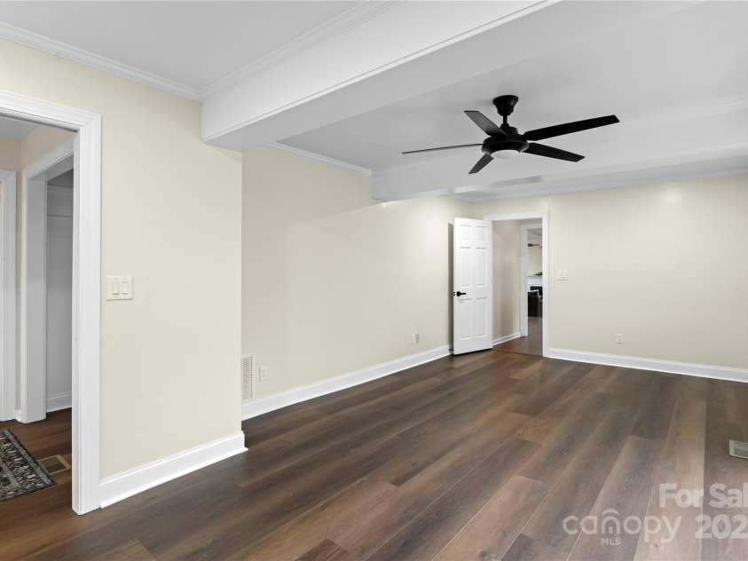 1476 New Market Road, Tryon, NC 28782.  MLS# CAR4244109, YatesRealty ID 17493. 