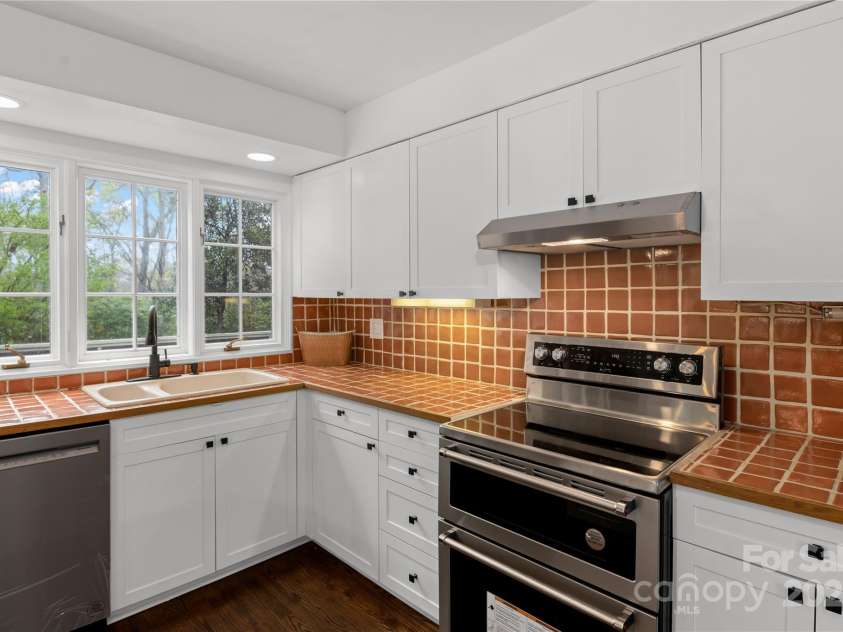 1476 New Market Road, Tryon, NC 28782.  MLS# CAR4244109, YatesRealty ID 17493. 