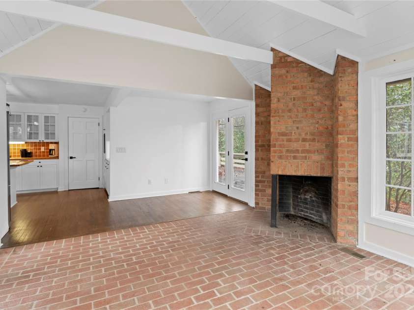 1476 New Market Road, Tryon, NC 28782.  MLS# CAR4244109, YatesRealty ID 17493. 