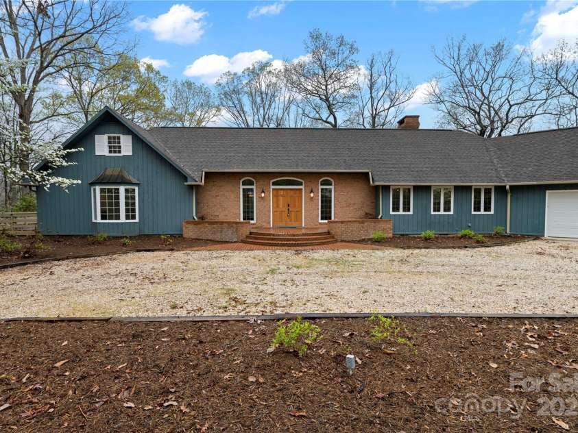 1476 New Market Road, Tryon, NC 28782.  MLS# CAR4244109, YatesRealty ID 17493. 