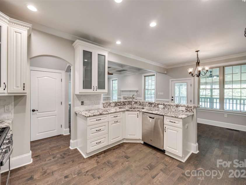 7435 Hammond Drive, Charlotte, NC 28215.  MLS# CAR4260510, YatesRealty ID 17494. 