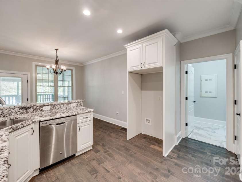 7435 Hammond Drive, Charlotte, NC 28215.  MLS# CAR4260510, YatesRealty ID 17494. 