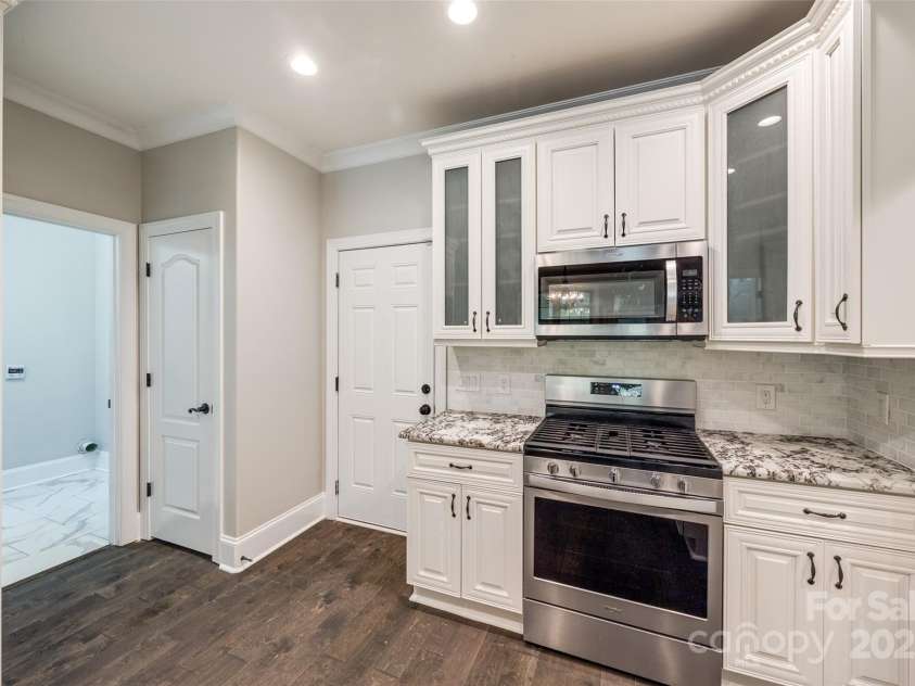 7435 Hammond Drive, Charlotte, NC 28215.  MLS# CAR4260510, YatesRealty ID 17494. 