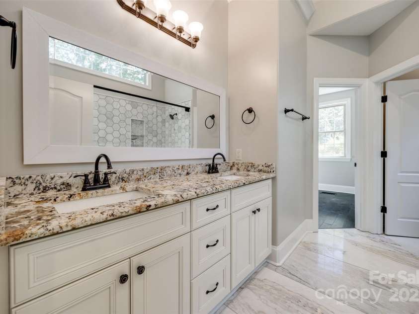 7435 Hammond Drive, Charlotte, NC 28215.  MLS# CAR4260510, YatesRealty ID 17494. 